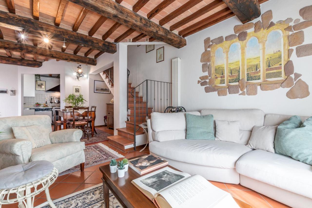 Tuscany Balcony: Crete Senesi Casetta Bagian luar foto