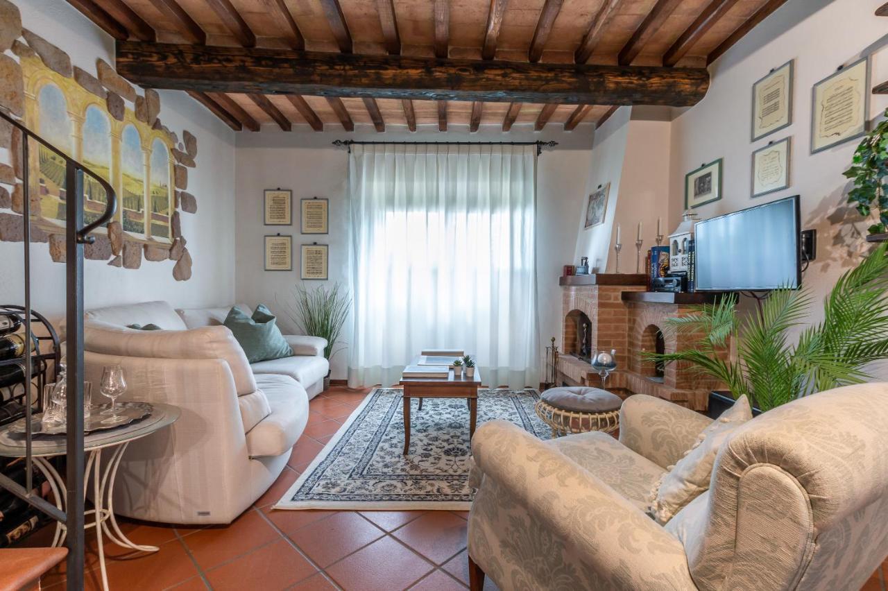 Tuscany Balcony: Crete Senesi Casetta Bagian luar foto