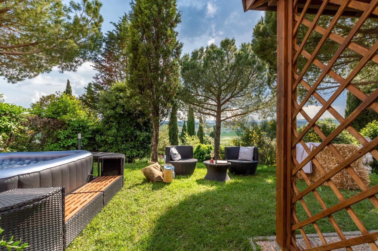 Tuscany Balcony: Crete Senesi Casetta Bagian luar foto
