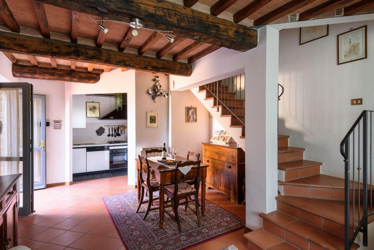 Tuscany Balcony: Crete Senesi Casetta Bagian luar foto