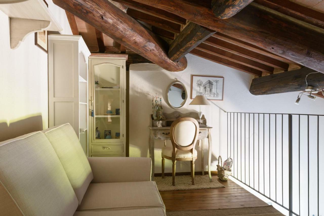 Tuscany Balcony: Crete Senesi Casetta Bagian luar foto