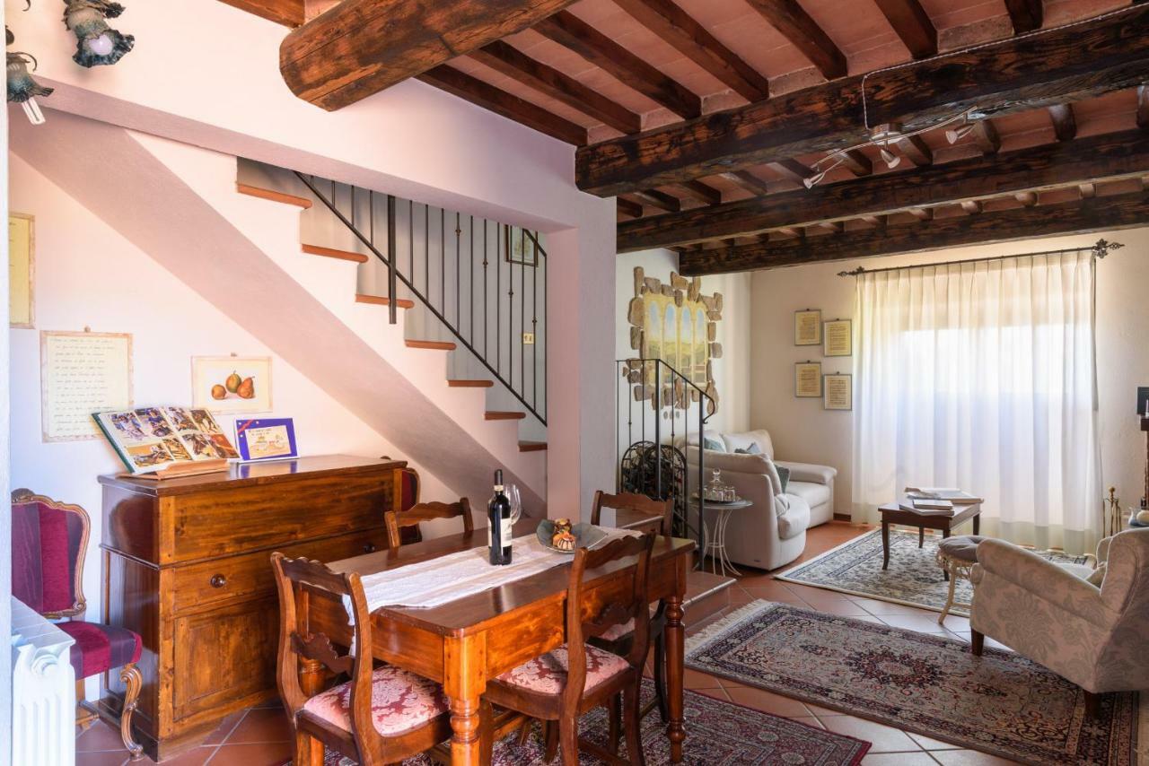 Tuscany Balcony: Crete Senesi Casetta Bagian luar foto